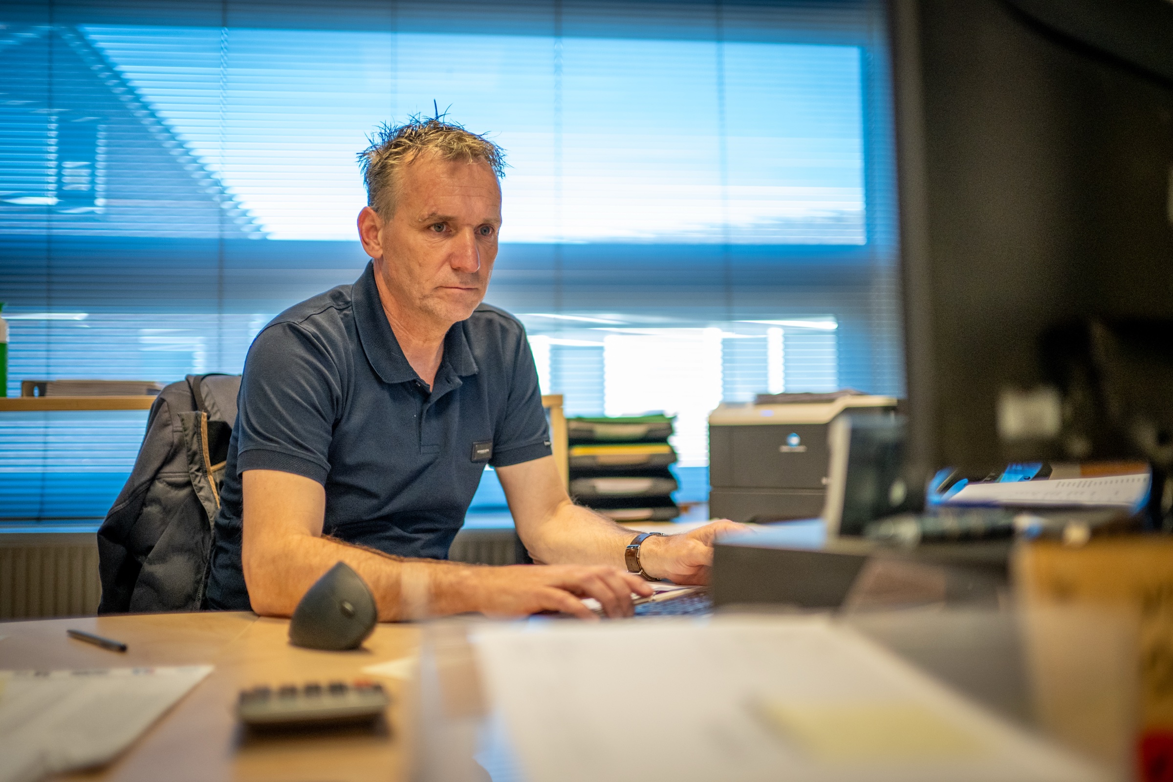 Kantoor-medewerker aan bureau bij Groothuis